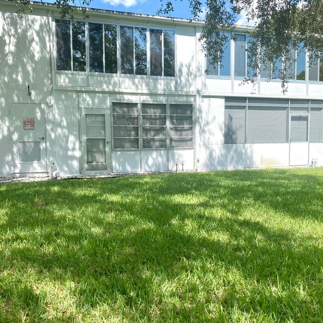 Building Photo - 286 Tilford N