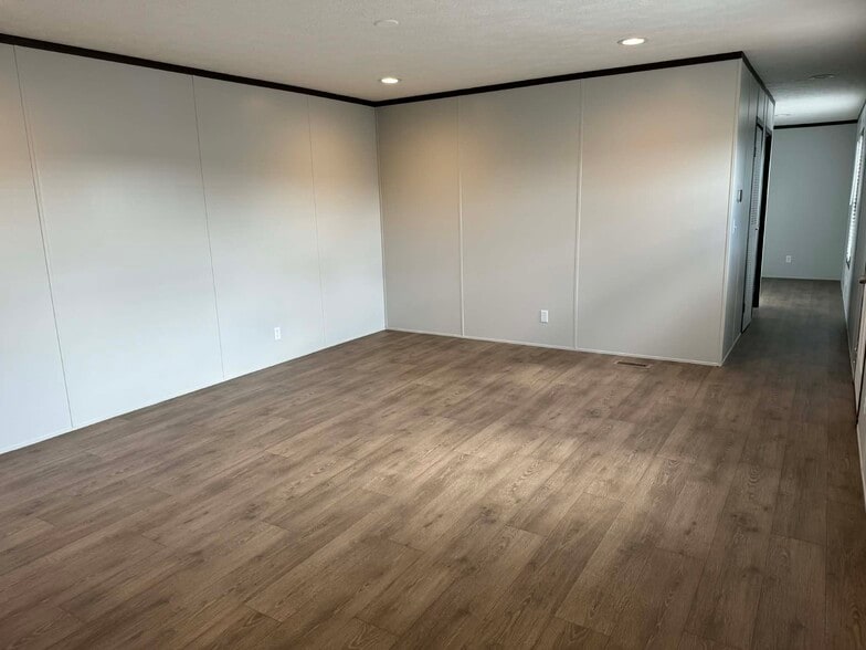 Building Photo - 114 Shady Grove Dr