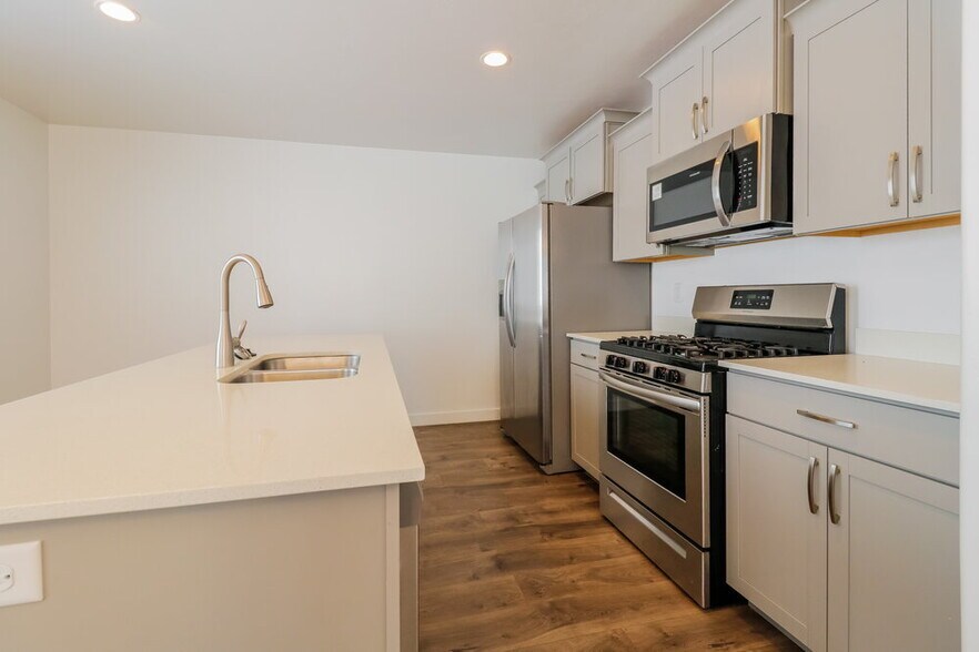 Building Photo - 7877 Cronus Ln