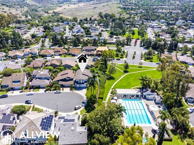 Building Photo - Rare 5 bed/3 bath home located in the high...