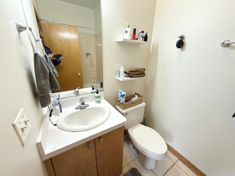 Building Photo - 1446 N Leavitt St