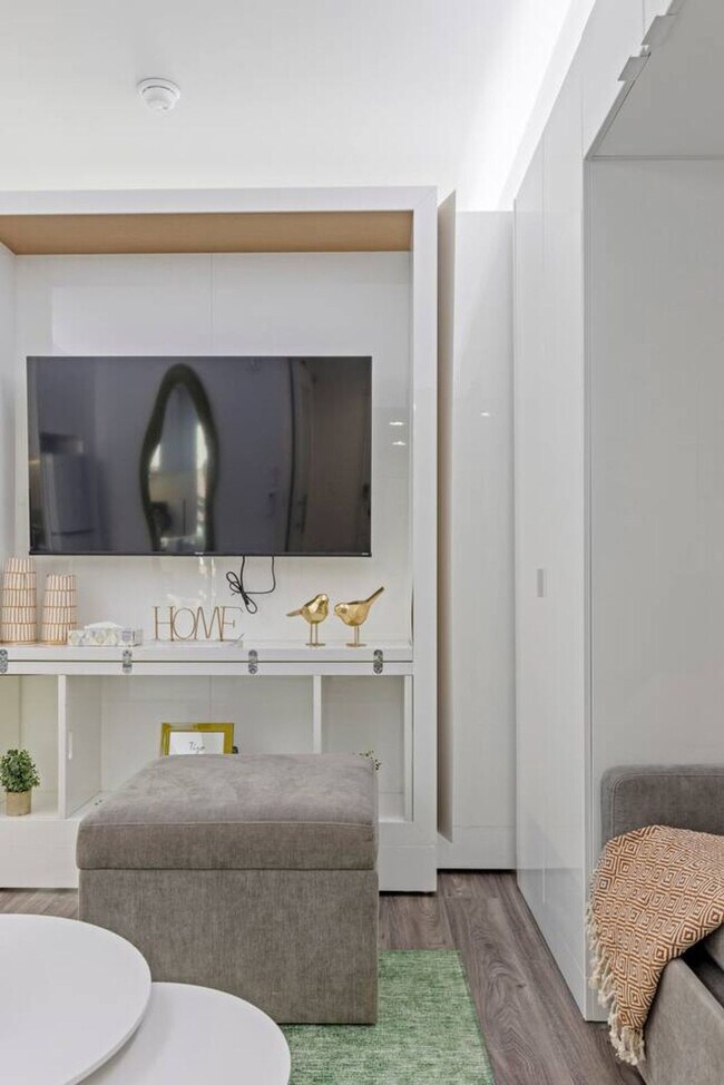 Building Photo - 12607 Larchmere Blvd