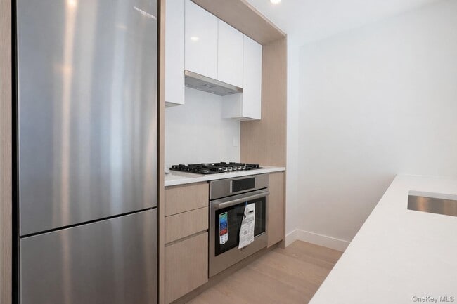 Building Photo - 38-20 Parsons Blvd