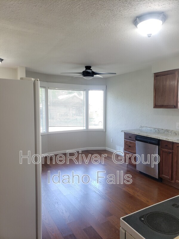 Building Photo - 670 L St