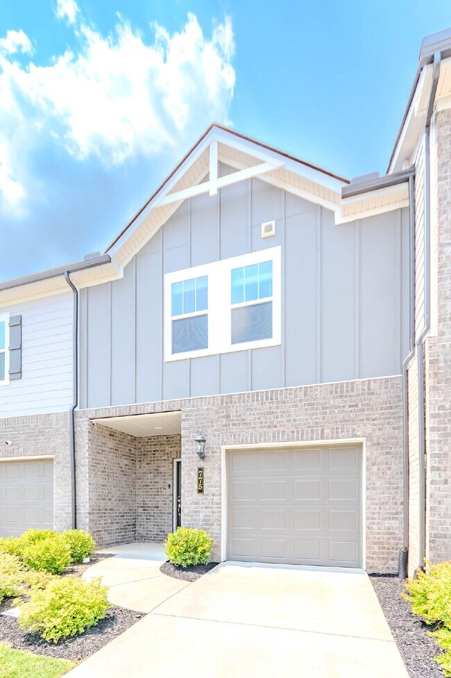 Building Photo - 3/2.5 Townhome w/ Garage. Great Location!