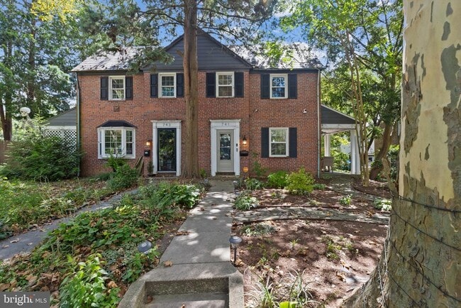 Primary Photo - 741 E Lake Ave