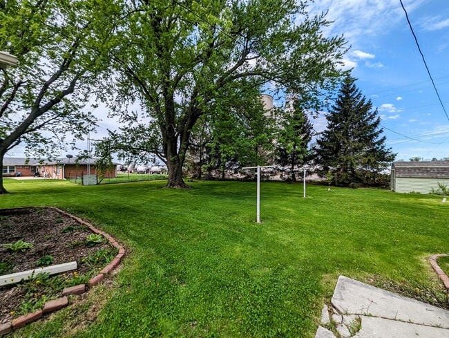 Building Photo - 604 8th Ave