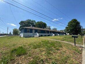 Building Photo - 2101 Montclair Ave