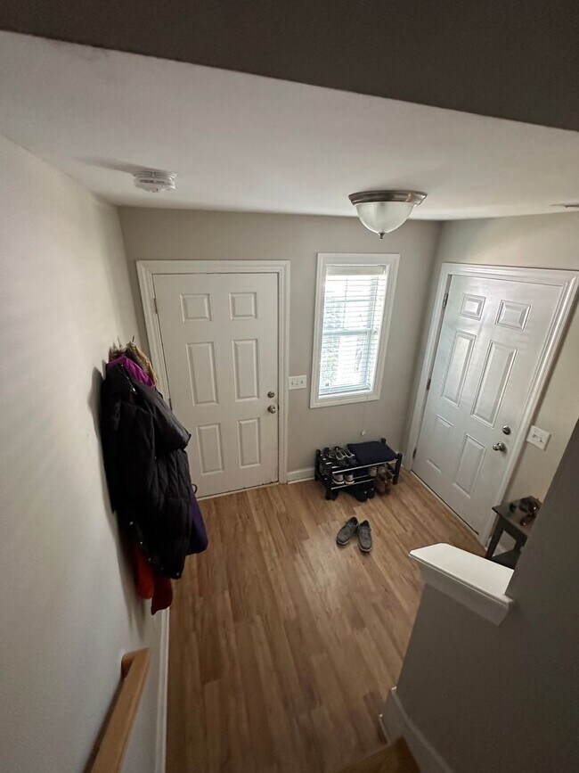 Building Photo - Updated Three Bedroom Townhome in West Ashley