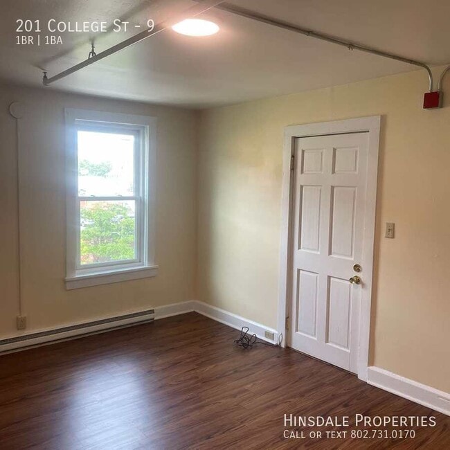 Building Photo - 201 College St