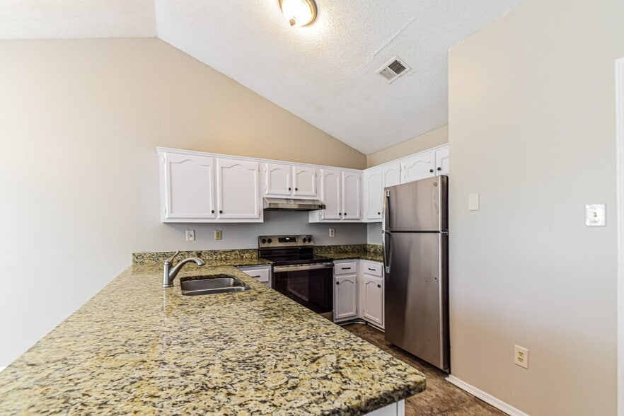 Building Photo - 7171 Dunbarton Dr