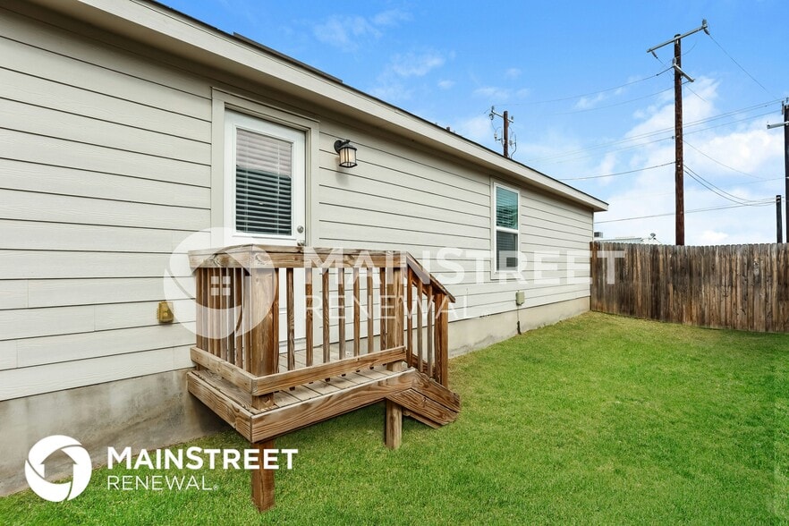 Building Photo - 7246 Meadow Acrs