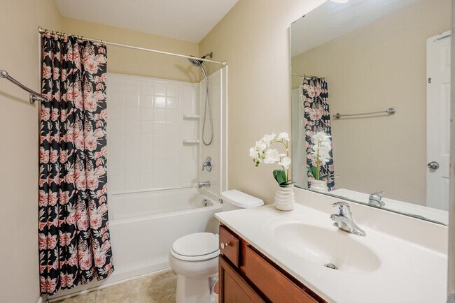Building Photo - 4 Bedroom Home in the Village at Rolesville