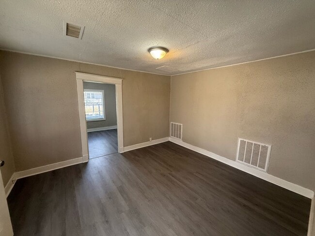 Building Photo - Cozy 3-Bedroom Home in Memphis with Bright Living Space & Backyard Oasis – Half Off First Month!