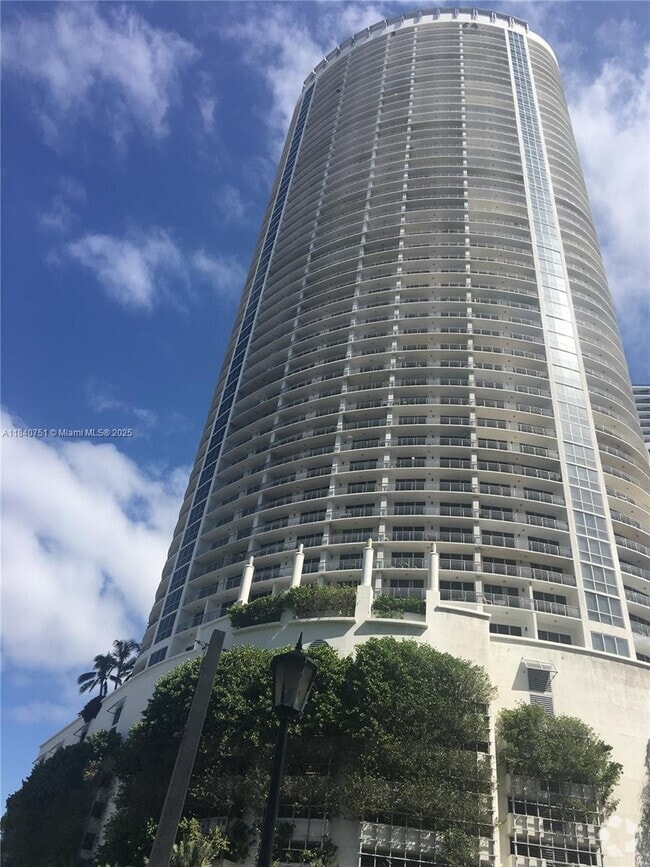 Building Photo - 1750 N Bayshore Dr
