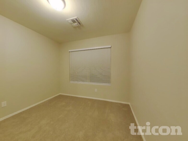 Building Photo - 11522 W Charter Oak Rd