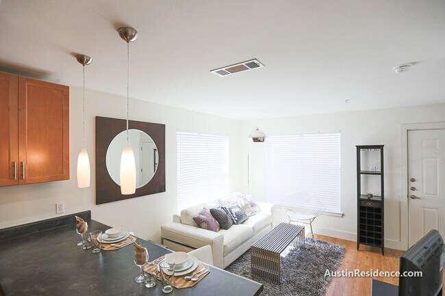 Building Photo - 711 32nd W St