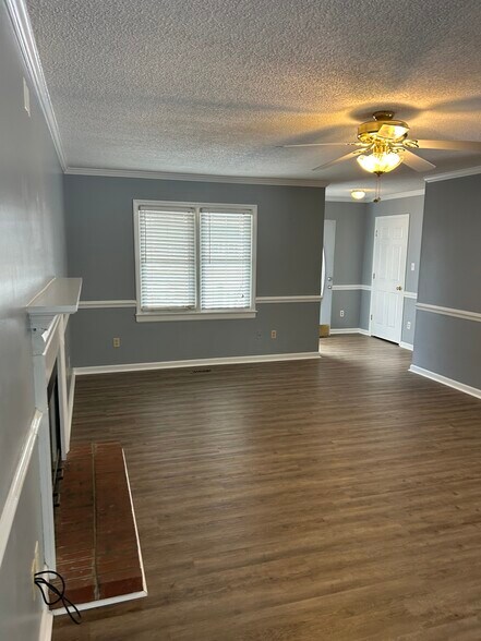 Building Photo - 308 Rose Dr