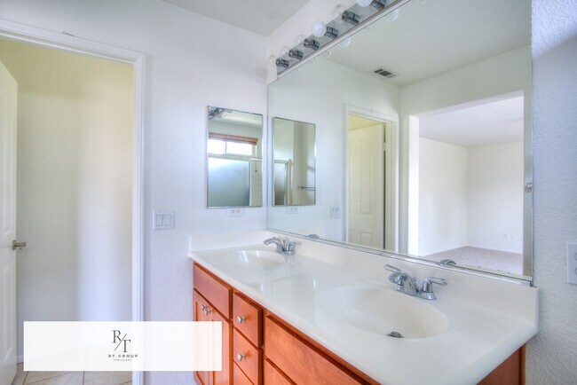 Building Photo - Lovely Home in Windsor at Terra Vista!