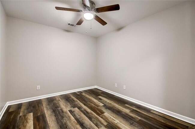 Building Photo - 2171 Waterford Park Dr