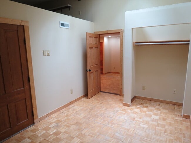 Building Photo - 11 Plumb St