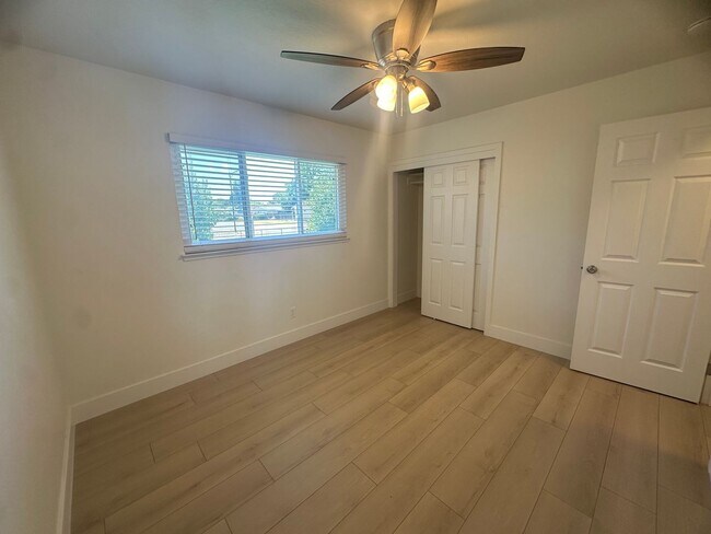 Building Photo - 9101 Rosewood Dr