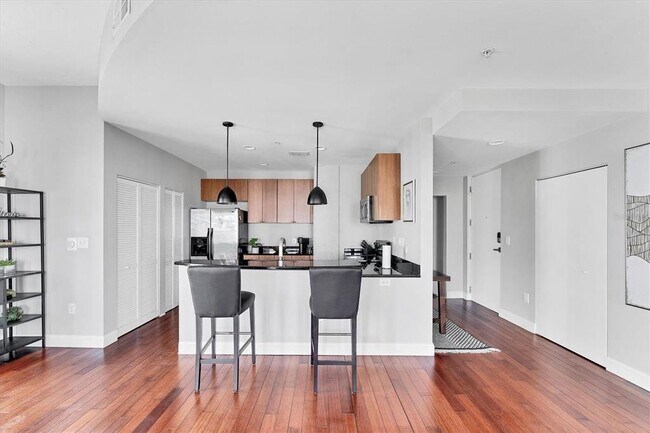 Building Photo - 525 E Jackson St