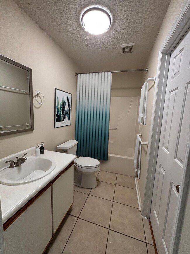 Building Photo - 2BR Condo – Close to UNCW, Wrightsville Beach
