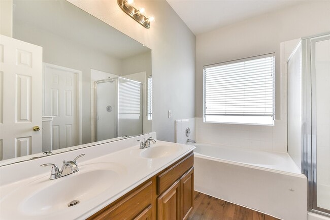 Building Photo - 3863 Silver Hawk Dr