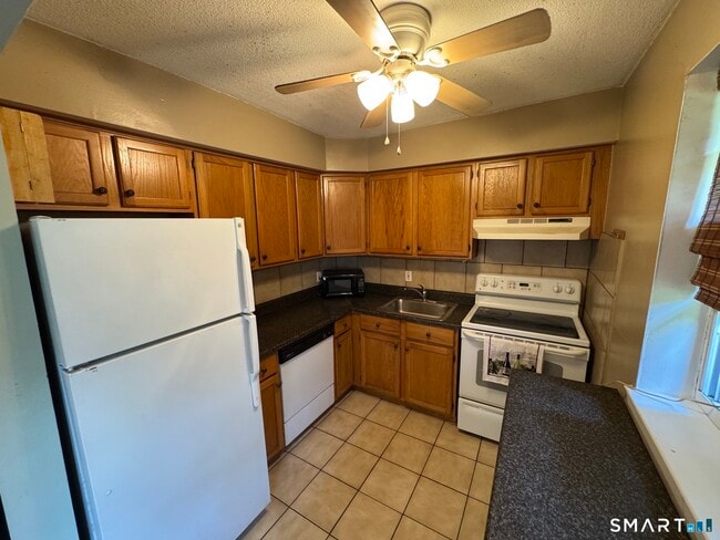 Building Photo - 7 Mountain Laurel Dr