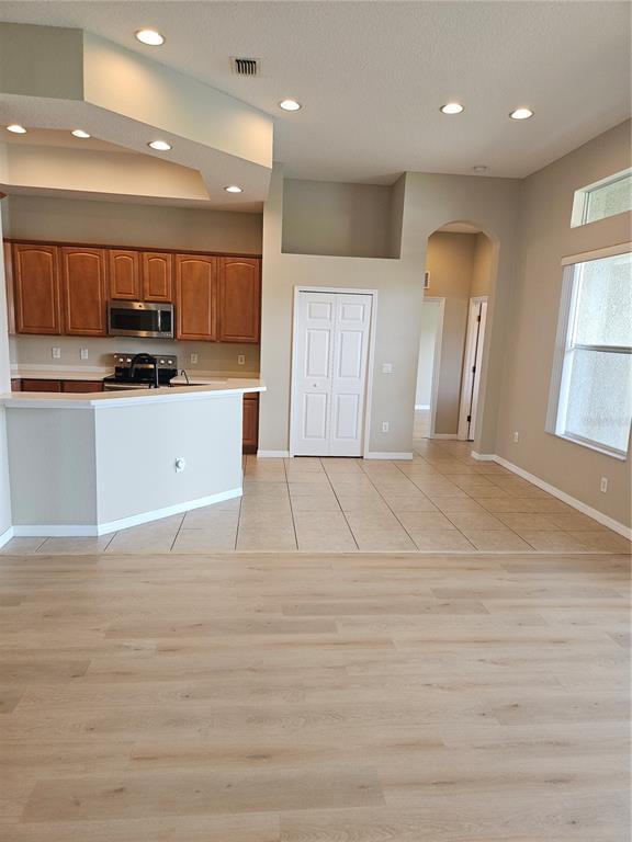 Building Photo - 2010 Tarragon Ln
