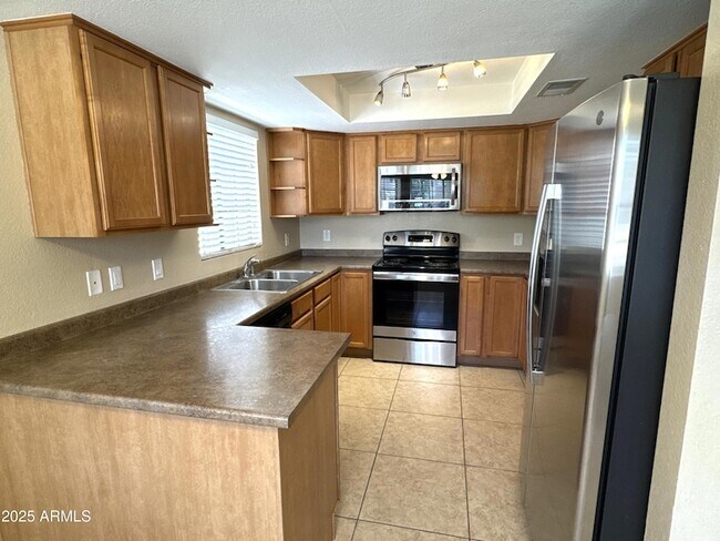 Building Photo - 925 S Longmore