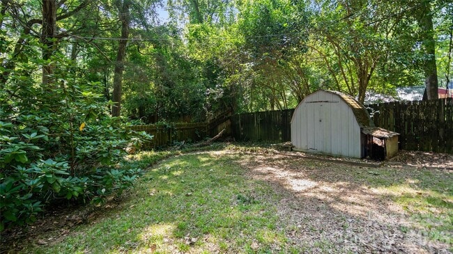 Building Photo - 2126 Arnold Dr