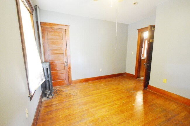 Building Photo - 53 Forest St