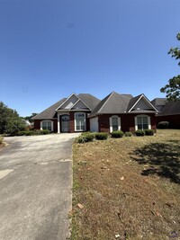 Building Photo - 136 Roseine Dr