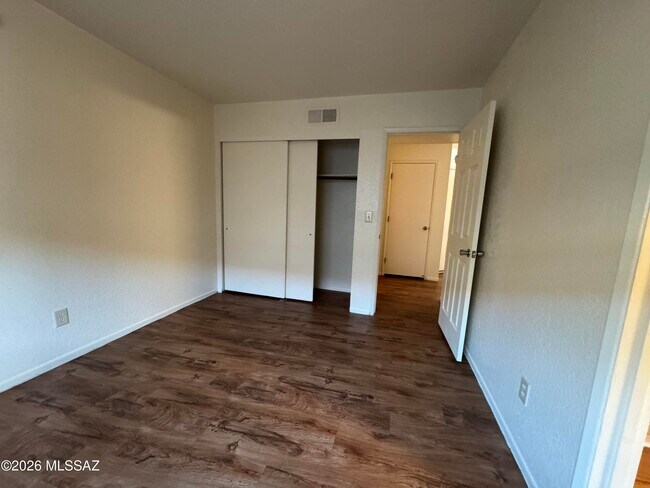 Building Photo - 5200 W Wood Owl Dr