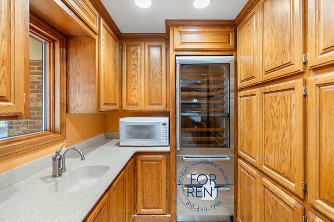 Building Photo - 7255 E Baldwin Rd