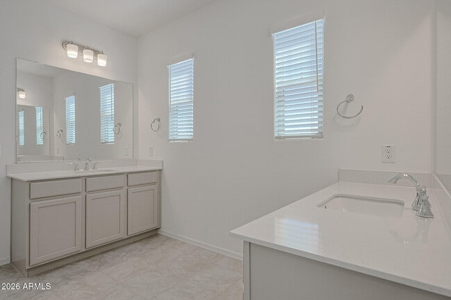 Building Photo - 7671 W Smoketree Dr