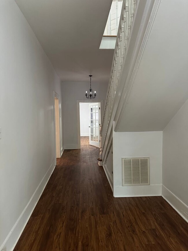 Building Photo - Historic 3 Bed 2 Bath Home in Downtown Was...