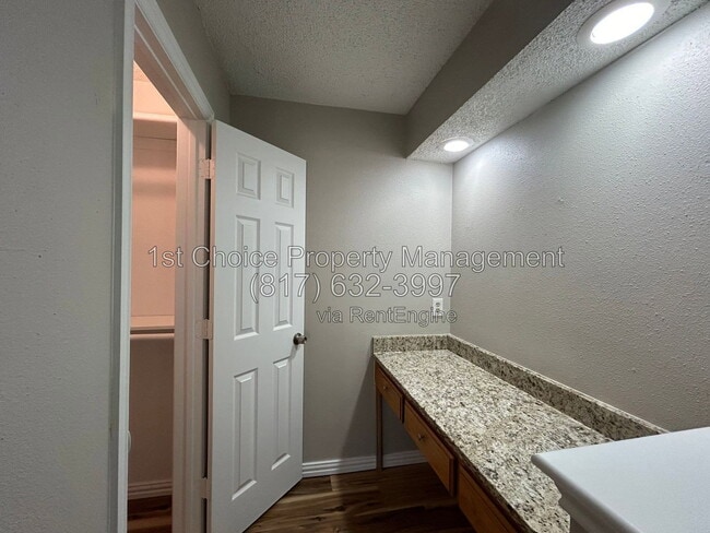 Building Photo - 1516 Oakridge Ct W