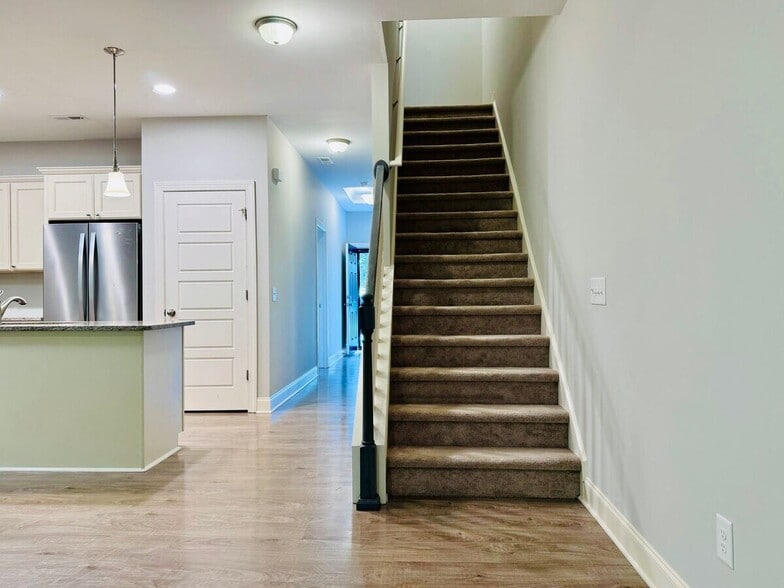 Building Photo - 1665 Quail Cir