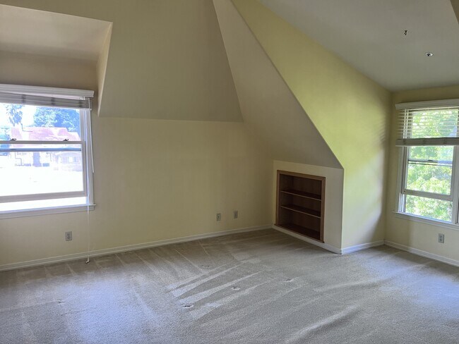 Building Photo - 623 Seabright Ave