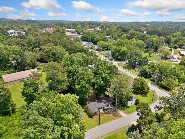 Building Photo - 119 McBee St