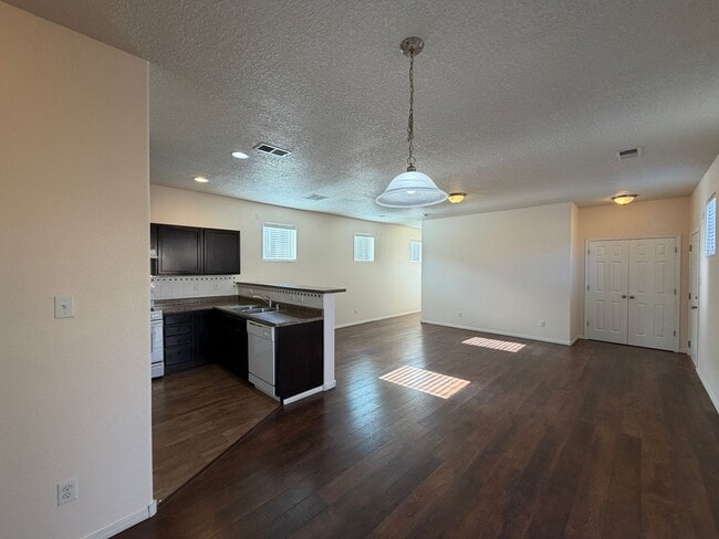 Building Photo - 2 Bedroom Single Story Town Home Available Near 98th St SW & Dennis Chavez Blvd SW!