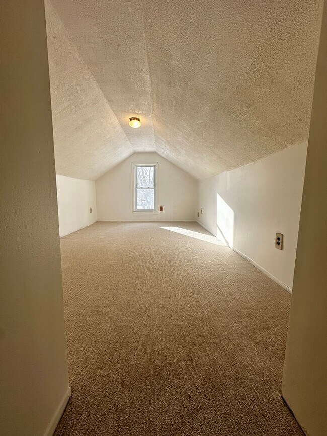 Building Photo - Move-In Ready 3 Bedroom, 1 Bathroom Home in Westland!