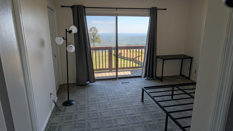 Building Photo - 2881 White Oak Mountain Rd