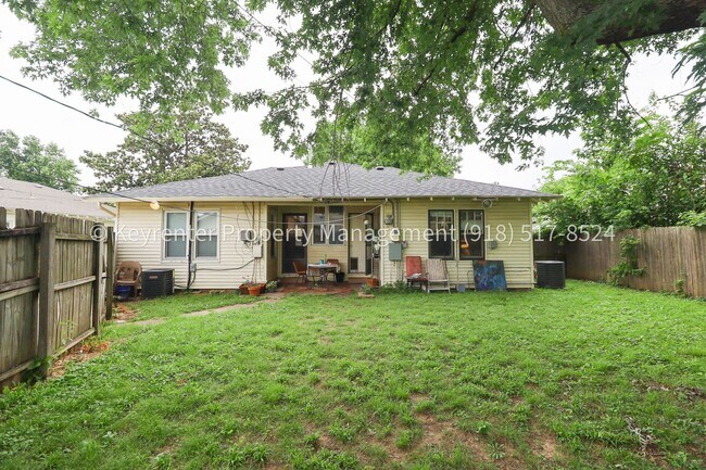 Building Photo - Beautifully Redone 1 Bedroom Duplex! Available for Immediate Move in!