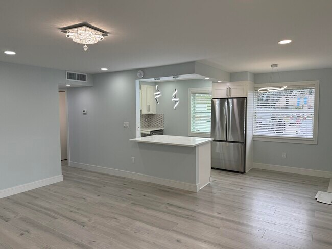 Building Photo - 216 Normandy Ln