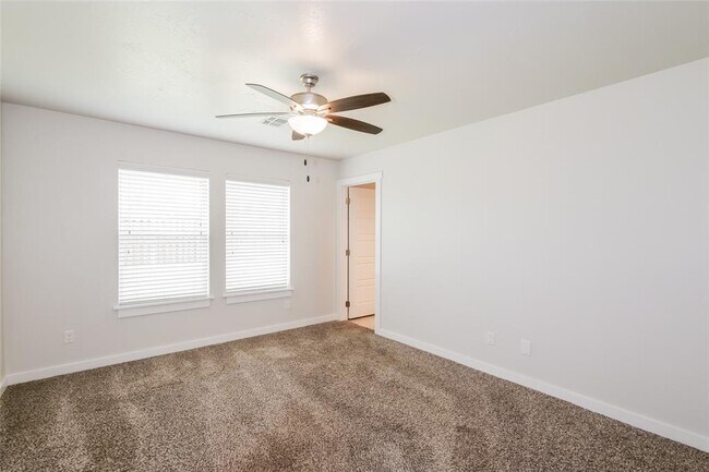 Building Photo - 508 NW 179th Cir