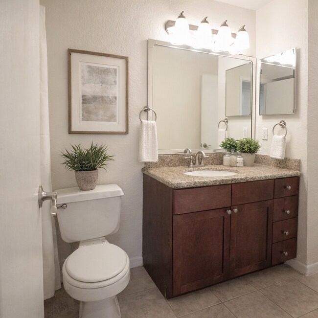 Building Photo - Beautiful Remodeled 2/1 Condo x Rent @ Villa Medici close to Theme Parks!